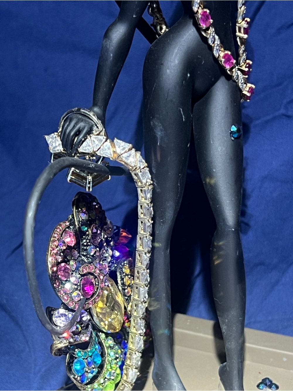 11” Jeweled Catwoman Collectible — Genuine Gemstone Embellishments 💎 - Picture 7 of 14